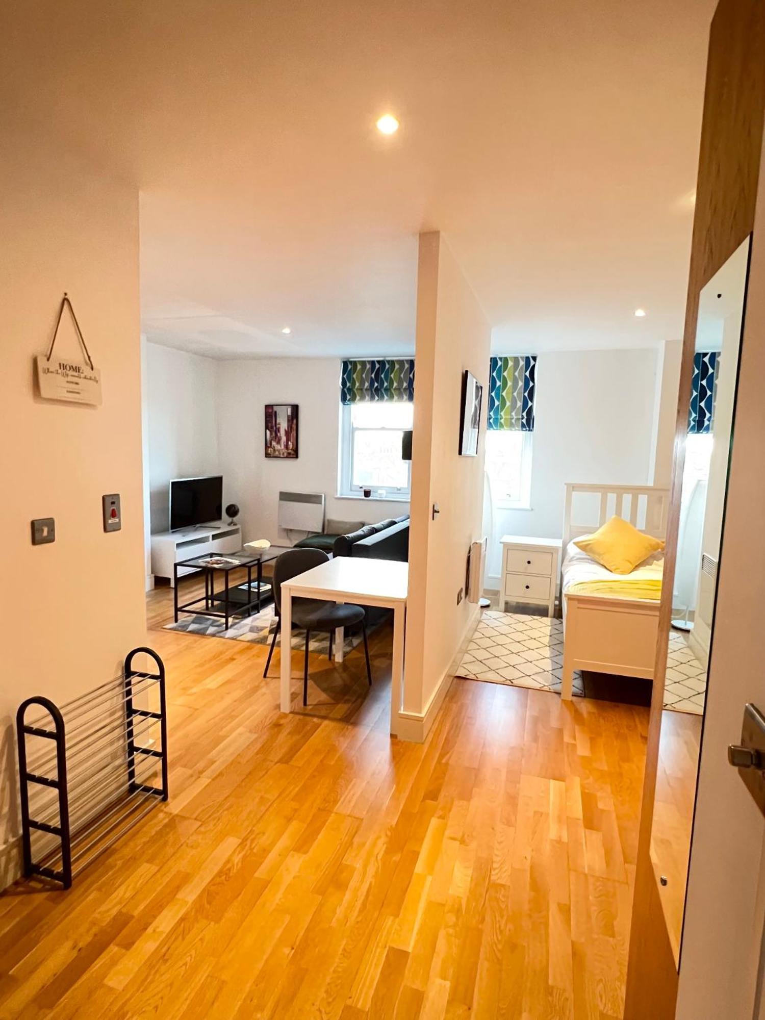 Stylish Flat In Heart Of Clapham Londra